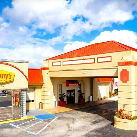 Space Coast Hotel ティテュスビル エクステリア 写真
