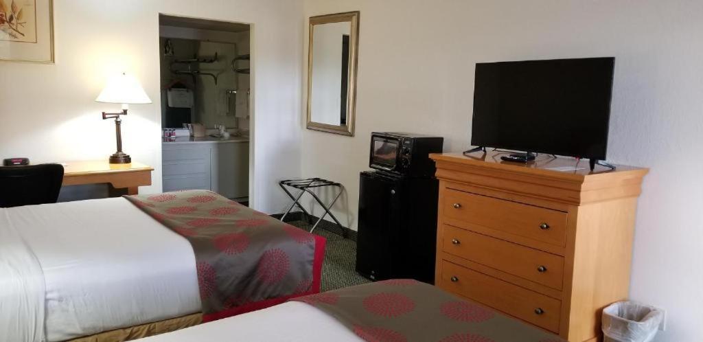 Space Coast Hotel ティテュスビル エクステリア 写真
