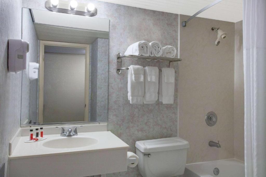 Space Coast Hotel ティテュスビル エクステリア 写真
